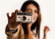 Antara Inovasi AI dan Nostalgia Analog: Fenomena Kamera Point-and-Shoot di Era Digital