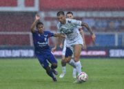 Kokoh di Puncak : Persib Bandung Kalahkan Arema FC 3-1